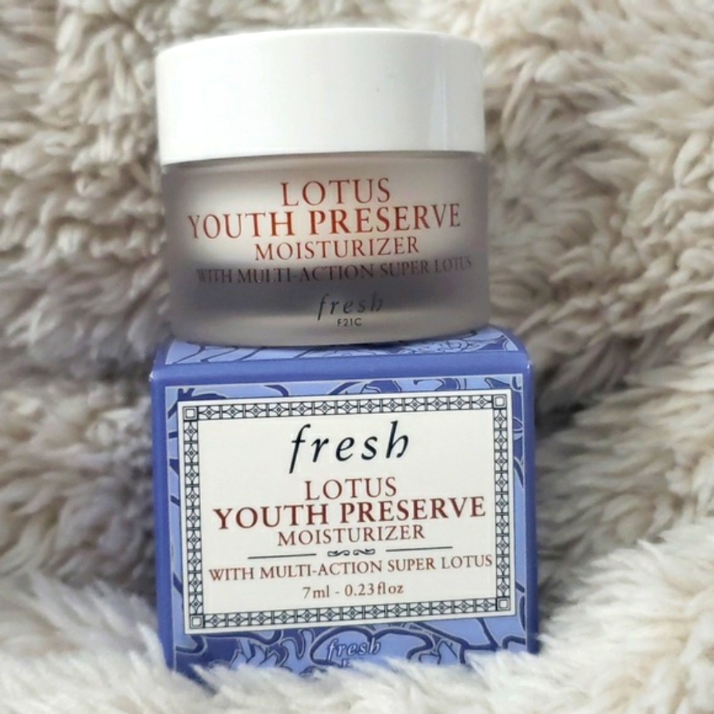 FRESH LOTUS ANTI-AGING YOUTH PRESERVE DAILY MOISTURIZER.